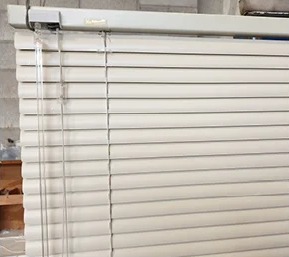 Venetian blind after cleaning